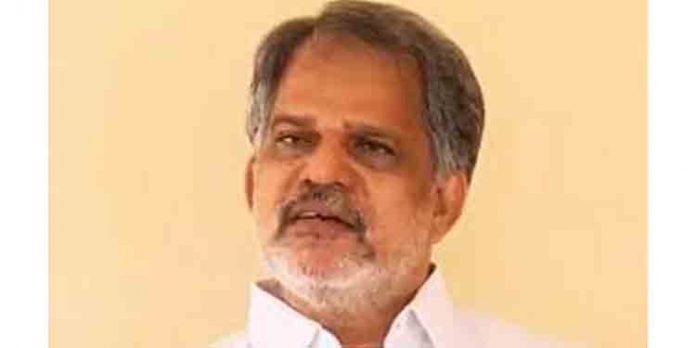 രക്തസാക്ഷി തുക വെട്ടിപ്പ് ; ജയരാജന്മാര് പരാജയപ്പെട്ട പയ്യന്നൂരില് പാര്ട്ടിയെ രക്ഷിക്കാന് വിജയരാഘവനെ ഇറക്കി സിപിഎം രക്തസാക്ഷി തുക വെട്ടിപ്പ് ; ജയരാജന്മാര് പരാജയപ്പെട്ട പയ്യന്നൂരില് പാര്ട്ടിയെ രക്ഷിക്കാന് വിജയരാഘവനെ ഇറക്കി സിപിഎം
