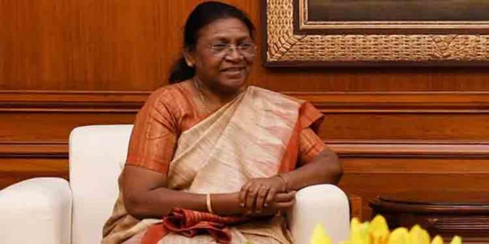 എന്.ഡി.എയുടെ രാഷ്ട്രപതി സ്ഥാനാര്ഥി ദ്രൗപതി മുര്മുവിന് സി.ആര്.പി.എഫ് കമാന്ഡോകളുടെ ഇസെഡ് പ്ലസ് സുരക്ഷ എന്.ഡി.എയുടെ രാഷ്ട്രപതി സ്ഥാനാര്ഥി ദ്രൗപതി മുര്മുവിന് സി.ആര്.പി.എഫ് കമാന്ഡോകളുടെ ഇസെഡ് പ്ലസ് സുരക്ഷ