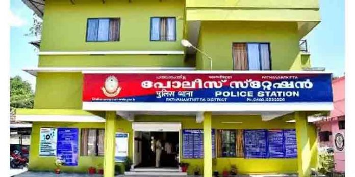 സ്ത്രീകളെ ശല്യം ചെയ്ത പോലീസുകാരന് സസ്പെന്ഷന് സ്ത്രീകളെ ശല്യം ചെയ്ത പോലീസുകാരന് സസ്പെന്ഷന്
