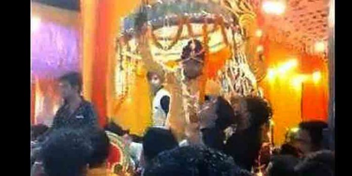 വിവാഹം ആഘോഷിക്കാന് വരന് തോക്കെടുത്തു ; വെടിയേറ്റ് സൈനികന് മരിച്ചു വിവാഹം ആഘോഷിക്കാന് വരന് തോക്കെടുത്തു ; വെടിയേറ്റ് സൈനികന് മരിച്ചു