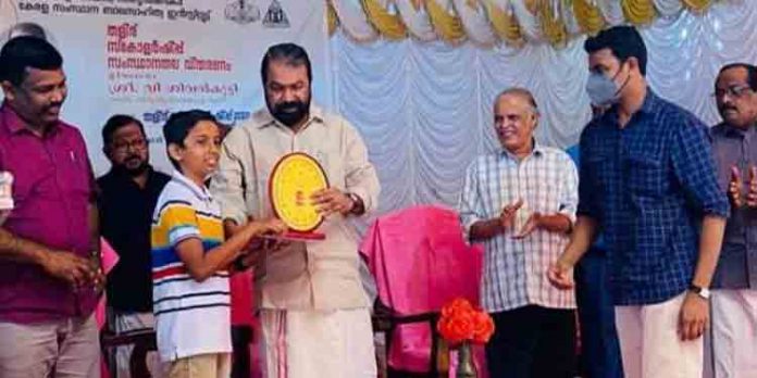 ക്ലാസ് പഠനം മുടക്കിയുള്ള പരിപാടികളില് കുട്ടികളെ പങ്കെടുപ്പിക്കരുതെന്ന് മന്ത്രി വി ശിവന്കുട്ടി ക്ലാസ് പഠനം മുടക്കിയുള്ള പരിപാടികളില് കുട്ടികളെ പങ്കെടുപ്പിക്കരുതെന്ന് മന്ത്രി വി ശിവന്കുട്ടി