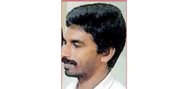 ഭാര്യയുടെ പരാതിയെത്തുടര്ന്ന് പോലീസ് കസ്റ്റഡിയിലെടുത്ത് സ്റ്റേഷനിലേക്ക് കൊണ്ടു പോകാന് ശ്രമിച്ച ആള് തൂങ്ങി മരിച്ചു ഭാര്യയുടെ പരാതിയെത്തുടര്ന്ന് പോലീസ് കസ്റ്റഡിയിലെടുത്ത് സ്റ്റേഷനിലേക്ക് കൊണ്ടു പോകാന് ശ്രമിച്ച ആള് തൂങ്ങി മരിച്ചു
