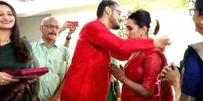 പ്രശസ്ത പിന്നണി ഗായിക മഞ്ജരി വിവാഹിതയായി പ്രശസ്ത പിന്നണി ഗായിക മഞ്ജരി വിവാഹിതയായി