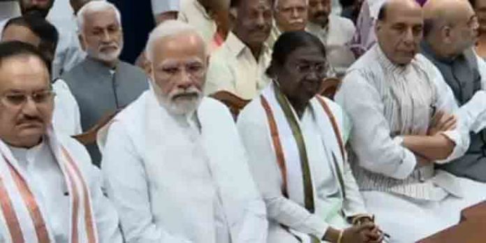 എന്.ഡി.എയുടെ രാഷ്ട്രപതി സ്ഥാനാര്ഥി ദ്രൗപതി മുര്മു നാമനിര്ദേശ പത്രിക സമര്പ്പിച്ചു എന്.ഡി.എയുടെ രാഷ്ട്രപതി സ്ഥാനാര്ഥി ദ്രൗപതി മുര്മു നാമനിര്ദേശ പത്രിക സമര്പ്പിച്ചു