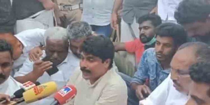 ബിജെപി എന്താണോ പറയുന്നത് അതനുസരിച്ച് പ്രവര്ത്തിക്കുക എന്നത് മാത്രമാണ് പിണറായി വിജയന്റെ അജണ്ട : ടി സിദ്ദിഖ് ബിജെപി എന്താണോ പറയുന്നത് അതനുസരിച്ച് പ്രവര്ത്തിക്കുക എന്നത് മാത്രമാണ് പിണറായി വിജയന്റെ അജണ്ട : ടി സിദ്ദിഖ്