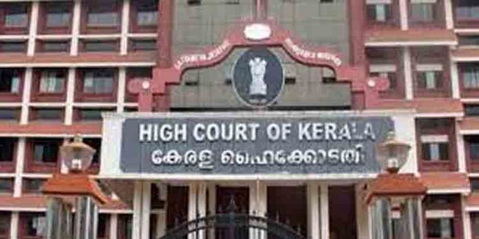 നടിയെ ആക്രമിച്ച കേസില് ഹര്ജികളില് ഹൈക്കോടതി ഇന്ന് വാദം കേള്ക്കും നടിയെ ആക്രമിച്ച കേസില് ഹര്ജികളില് ഹൈക്കോടതി ഇന്ന് വാദം കേള്ക്കും