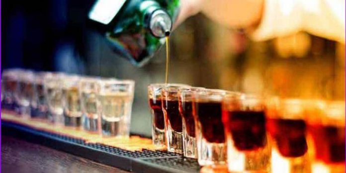 ഐടി പാർക്കുകളിലെ ബാർ : നടത്തിപ്പ് ചുമതല ബാറുടമകള്ക്ക് നൽകാൻ എക്സൈസ് ശുപാർശ ഐടി പാർക്കുകളിലെ ബാർ : നടത്തിപ്പ് ചുമതല ബാറുടമകള്ക്ക് നൽകാൻ എക്സൈസ് ശുപാർശ