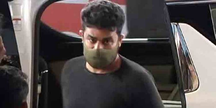 കൊച്ചിയിലെ സ്വകാര്യഹോട്ടലിൽ നടക്കുന്ന യോഗത്തിൽനടൻ വിജയ് ബാബുവും കൊച്ചിയിലെ സ്വകാര്യഹോട്ടലിൽ നടക്കുന്ന യോഗത്തിൽനടൻ വിജയ് ബാബുവും
