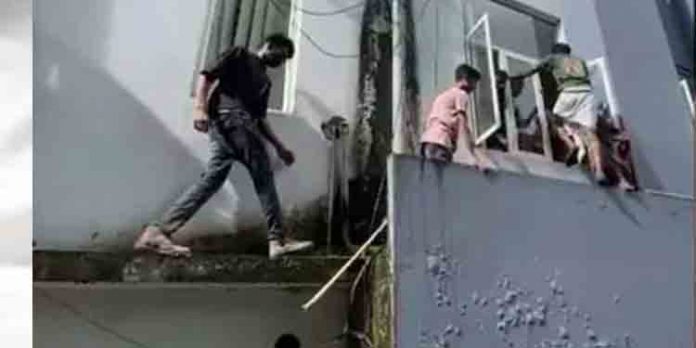 പ്രതികളായ എസ്എഫ്ഐക്കാരില് ചിലര് 2017ല് ബത്തേരി ഡോണ് ബോസ്കോ കോളേജ് തകര്ത്തതില് ഉള്പ്പെട്ടവര് പ്രതികളായ എസ്എഫ്ഐക്കാരില് ചിലര് 2017ല് ബത്തേരി ഡോണ് ബോസ്കോ കോളേജ് തകര്ത്തതില് ഉള്പ്പെട്ടവര്