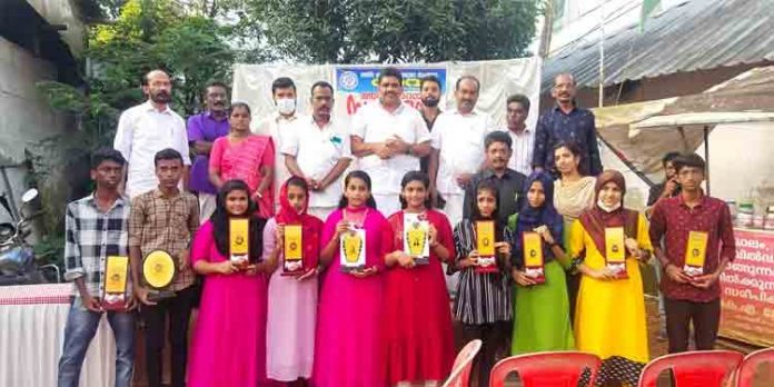 നെല്ലിക്കുഴി ഗവൺമെന്റ് ഹൈസ്ക്കൂളിൽ നിന്ന് ഉന്നത വിജയം നേടിയവരെ അനുമോദിച്ചു നെല്ലിക്കുഴി ഗവൺമെന്റ് ഹൈസ്ക്കൂളിൽ നിന്ന് ഉന്നത വിജയം നേടിയവരെ അനുമോദിച്ചു