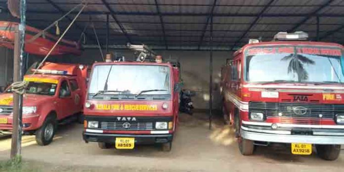 വൈദ്യുതാഘാതമേറ്റ തൊഴിലാളിക്ക് രക്ഷകരായി ശാസ്താംകോട്ട ഫയർ ഫോഴ്സ് വൈദ്യുതാഘാതമേറ്റ തൊഴിലാളിക്ക് രക്ഷകരായി ശാസ്താംകോട്ട ഫയർ ഫോഴ്സ്