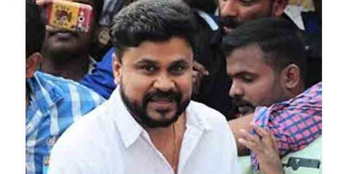 നടിയെ ആക്രമിച്ച കേസില് പ്രോസിക്യൂഷന് തിരിച്ചടി ; ദിലീപിന്റെ ജാമ്യ൦ റദ്ദാക്കണമെന്ന ഹ൪ജി കോടതി തള്ളി നടിയെ ആക്രമിച്ച കേസില് പ്രോസിക്യൂഷന് തിരിച്ചടി ; ദിലീപിന്റെ ജാമ്യ൦ റദ്ദാക്കണമെന്ന ഹ൪ജി കോടതി തള്ളി