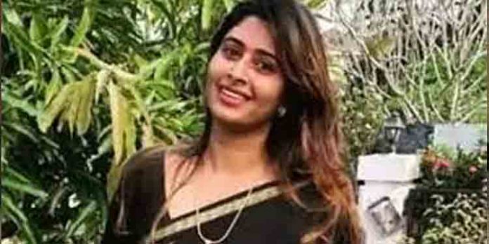 ആയിഷ സുല്ത്താനക്കെതിരായ രാജ്യദ്രോഹക്കേസിലെ തുടര് നടപടികള്ക്ക് ഹൈകോടതി സ്റ്റേ ആയിഷ സുല്ത്താനക്കെതിരായ രാജ്യദ്രോഹക്കേസിലെ തുടര് നടപടികള്ക്ക് ഹൈകോടതി സ്റ്റേ