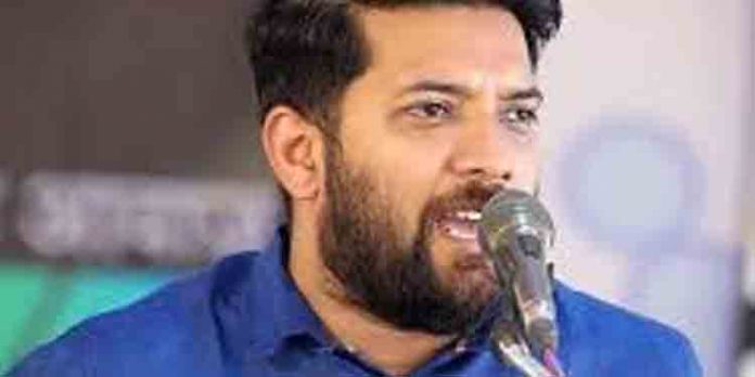 സ്വർണക്കടത്ത് കേസിൽ സിപിഎം ബിജെപി ധാരണ ; മുഖ്യമന്ത്രിക്ക് വേണ്ടി ദിവസവും മാധ്യമങ്ങളെ കണ്ടത് സരിത : ഷാഫി പറമ്പിൽ സ്വർണക്കടത്ത് കേസിൽ സിപിഎം ബിജെപി ധാരണ ; മുഖ്യമന്ത്രിക്ക് വേണ്ടി ദിവസവും മാധ്യമങ്ങളെ കണ്ടത് സരിത : ഷാഫി പറമ്പിൽ