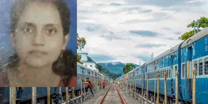 നീങ്ങിത്തുടങ്ങിയ ട്രെയിനില് നിന്ന് തലയിടിച്ചുവീണ് ചികിത്സയിലായിരുന്ന യുവതി മരിച്ചു നീങ്ങിത്തുടങ്ങിയ ട്രെയിനില് നിന്ന് തലയിടിച്ചുവീണ് ചികിത്സയിലായിരുന്ന യുവതി മരിച്ചു