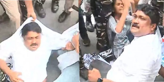 അഗ്നിപഥ് പ്രതിഷേധം : എ എ റഹീം എംപിയെ വിട്ടയച്ചു ; സഹപ്രവർത്തകരെ വിടാതെ മടങ്ങില്ലെന്ന് എ എ റഹീം അഗ്നിപഥ് പ്രതിഷേധം : എ എ റഹീം എംപിയെ വിട്ടയച്ചു ; സഹപ്രവർത്തകരെ വിടാതെ മടങ്ങില്ലെന്ന് എ എ റഹീം