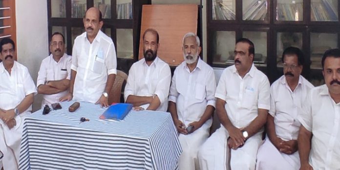 രാഹുൽ ഗാന്ധിയെ തകർക്കാൻ ബിജെപി നടത്തുന്നതിനേക്കാൾ ഹീനമായ പ്രവർത്തിയാണ് എസ്എഫ്ഐയുടെത് ; യുഡിഎഫ് രാഹുൽ ഗാന്ധിയെ തകർക്കാൻ ബിജെപി നടത്തുന്നതിനേക്കാൾ ഹീനമായ പ്രവർത്തിയാണ് എസ്എഫ്ഐയുടെത് ; യുഡിഎഫ്