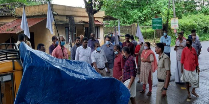 വഴിയോര കച്ചവടത്തിന് എതിരെ വ്യാപാരി വ്യവസായി സമിതി രംഗത്ത് വഴിയോര കച്ചവടത്തിന് എതിരെ വ്യാപാരി വ്യവസായി സമിതി രംഗത്ത്