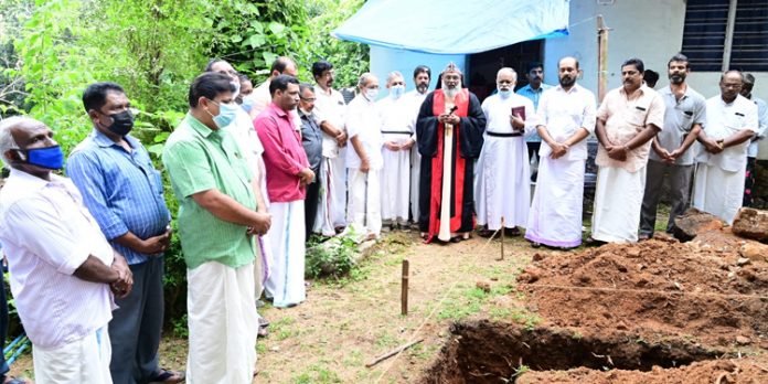 മാർ ക്രിസോസ്റ്റം ഭവന് തറക്കല്ലിട്ടു മാർ ക്രിസോസ്റ്റം ഭവന് തറക്കല്ലിട്ടു