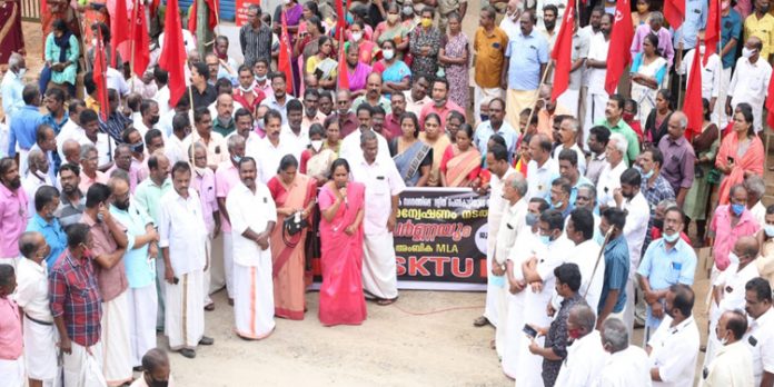 പാവപ്പെട്ട പെൺകുട്ടികളെ പീഡിപ്പിക്കുന്നതിനു വേണ്ടിയാണ് ബാലിക സദനങ്ങൾ പോലെയുള്ള സ്ഥാപനങ്ങൾ നടത്തുന്നതെന്ന് കർഷകത്തൊഴിലാളി യൂണിയൻ പാവപ്പെട്ട പെൺകുട്ടികളെ പീഡിപ്പിക്കുന്നതിനു വേണ്ടിയാണ് ബാലിക സദനങ്ങൾ പോലെയുള്ള സ്ഥാപനങ്ങൾ നടത്തുന്നതെന്ന് കർഷകത്തൊഴിലാളി യൂണിയൻ