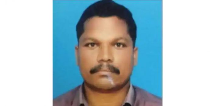 മത്സ്യബന്ധന വള്ളം മറിഞ്ഞ് ഒരാൾ മരിച്ചു ; മൂന്ന് പേർ നീന്തി രക്ഷപ്പെട്ടു മത്സ്യബന്ധന വള്ളം മറിഞ്ഞ് ഒരാൾ മരിച്ചു ; മൂന്ന് പേർ നീന്തി രക്ഷപ്പെട്ടു