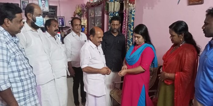 വനിതാ പഞ്ചായത്ത് പ്രസിഡന്റിനു നേരെയുള്ള സി.പി.എം ആക്രമണത്തിൽ കർക്കശ നടപടി സ്വീകരിക്കും : പുതുശ്ശേരി വനിതാ പഞ്ചായത്ത് പ്രസിഡന്റിനു നേരെയുള്ള സി.പി.എം ആക്രമണത്തിൽ കർക്കശ നടപടി സ്വീകരിക്കും : പുതുശ്ശേരി
