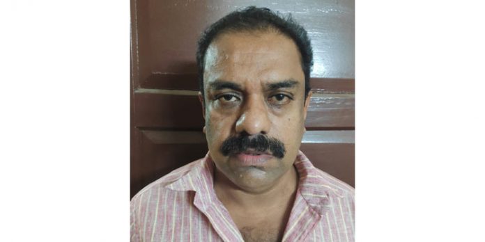 കാപ്പാ ഉത്തരവ് ലംഘിച്ച് ജില്ലയിൽ പ്രവേശിച്ച ഗുണ്ടയെ അറസ്റ്റ് ചെയ്തു കാപ്പാ ഉത്തരവ് ലംഘിച്ച് ജില്ലയിൽ പ്രവേശിച്ച ഗുണ്ടയെ അറസ്റ്റ് ചെയ്തു