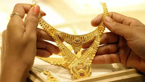 കുതിച്ചുചാടി സ്വർണവില ; ഈ മാസത്തെ ഏറ്റവും ഉയർന്ന നിരക്കിൽ വില കുതിച്ചുചാടി സ്വർണവില ; ഈ മാസത്തെ ഏറ്റവും ഉയർന്ന നിരക്കിൽ വില