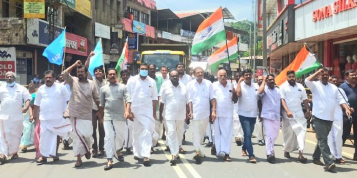 ഉമ തോമസിന്റെ വിജയത്തിൽ ഇട്ടിയപ്പാറയിൽ യുഡിഎഫ് ആഹ്ലാദ പ്രകടനം നടത്തി ഉമ തോമസിന്റെ വിജയത്തിൽ ഇട്ടിയപ്പാറയിൽ യുഡിഎഫ് ആഹ്ലാദ പ്രകടനം നടത്തി