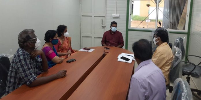 കോന്നി ഗവ.മെഡിക്കൽ കോളേജിൽ അഡ്വ.കെ.യു.ജനീഷ് കുമാർ എം.എൽ.എയും ഉന്നത ഉദ്യോഗസ്ഥരും പങ്കെടുത്ത് അവലോകന യോഗം ചേർന്നു കോന്നി ഗവ.മെഡിക്കൽ കോളേജിൽ അഡ്വ.കെ.യു.ജനീഷ് കുമാർ എം.എൽ.എയും ഉന്നത ഉദ്യോഗസ്ഥരും പങ്കെടുത്ത് അവലോകന യോഗം ചേർന്നു