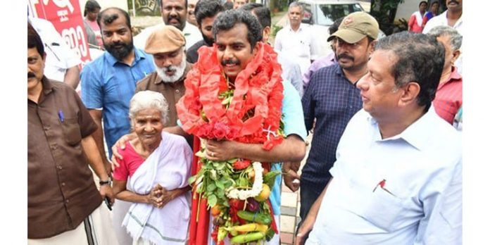 സിപിഐഎം സംസ്ഥാന സെക്രട്ടേറിയറ്റിൽ തൃക്കാക്കര തോൽവി ചർച്ചയാകും സിപിഐഎം സംസ്ഥാന സെക്രട്ടേറിയറ്റിൽ തൃക്കാക്കര തോൽവി ചർച്ചയാകും