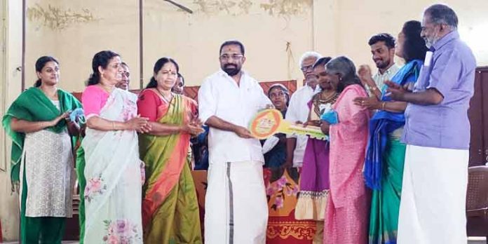 ഒരു വിദ്യാലയം ഒരുവീട് സമര്പ്പണം : മെഴുവേലി പത്മനാഭോദയം ഹയര്സെക്കണ്ടറി സ്കൂള് നിര്മ്മിച്ചു നല്കി ഒരു വിദ്യാലയം ഒരുവീട് സമര്പ്പണം : മെഴുവേലി പത്മനാഭോദയം ഹയര്സെക്കണ്ടറി സ്കൂള് നിര്മ്മിച്ചു നല്കി