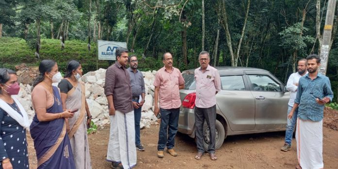 കൂടൽ രാജഗിരി റോഡ് നിർമ്മാണം വേഗത്തിൽ പൂർത്തിയാക്കുമെന്ന് എംഎൽഎ കൂടൽ രാജഗിരി റോഡ് നിർമ്മാണം വേഗത്തിൽ പൂർത്തിയാക്കുമെന്ന് എംഎൽഎ