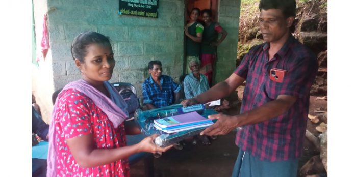 പഠനോപകരണങ്ങൾ വിതരണം ചെയ്തു പഠനോപകരണങ്ങൾ വിതരണം ചെയ്തു