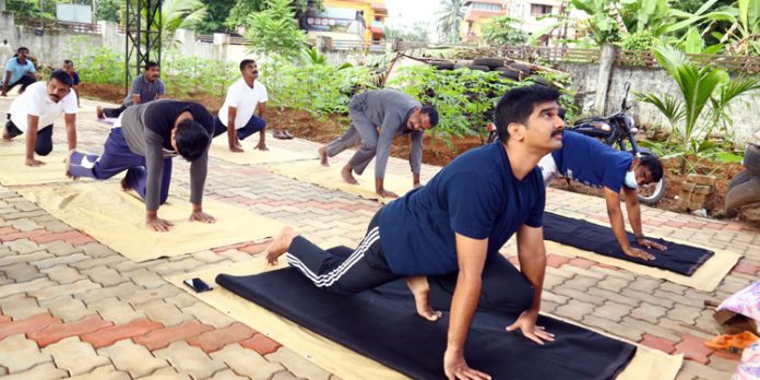ജില്ലാ പോലീസ് യോഗാദിനം ആചരിച്ചു ജില്ലാ പോലീസ് യോഗാദിനം ആചരിച്ചു