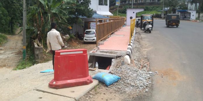 ഓടയുടെ മേല്മൂടി തകര്ന്ന സംഭവം ; വാര്ത്തയ്ക്കു പിന്നാലെ നടപടിയുമായി കരാര് കമ്പനി ഓടയുടെ മേല്മൂടി തകര്ന്ന സംഭവം ; വാര്ത്തയ്ക്കു പിന്നാലെ നടപടിയുമായി കരാര് കമ്പനി