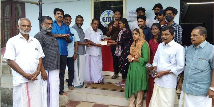 തണ്ണീർ മത്തൻ മധുരവുമായി കോളേജ് വിദ്യാർത്ഥികൾ സ്നേഹാലയത്തിൽ തണ്ണീർ മത്തൻ മധുരവുമായി കോളേജ് വിദ്യാർത്ഥികൾ സ്നേഹാലയത്തിൽ