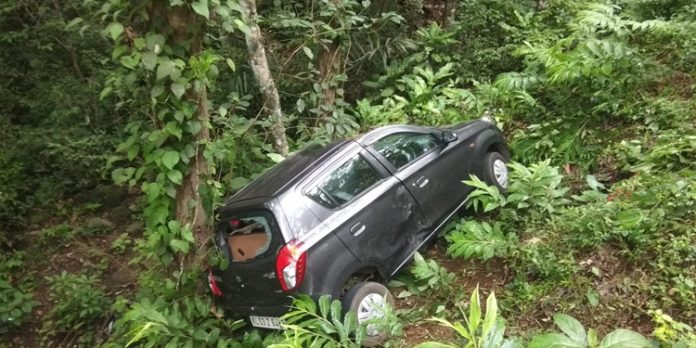 ഞള്ളൂരിൽ കാർ നിയന്ത്രണം വിട്ട് മറിഞ്ഞു ഞള്ളൂരിൽ കാർ നിയന്ത്രണം വിട്ട് മറിഞ്ഞു