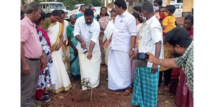 പരിസ്ഥിതി ദിനത്തില് തൈകള് നടുന്നതു പോലെ തന്നെ തുടര്പരിപാലനവും ആവശ്യമെന്ന് ഡെപ്യൂട്ടി സ്പീക്കര് പരിസ്ഥിതി ദിനത്തില് തൈകള് നടുന്നതു പോലെ തന്നെ തുടര്പരിപാലനവും ആവശ്യമെന്ന് ഡെപ്യൂട്ടി സ്പീക്കര്