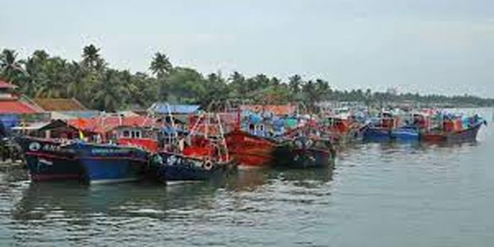 സംസ്ഥാനത്ത് ട്രോളിംഗ് നിരോധനം ഇന്ന് അർധരാത്രി നിലവിൽ വരും സംസ്ഥാനത്ത് ട്രോളിംഗ് നിരോധനം ഇന്ന് അർധരാത്രി നിലവിൽ വരും