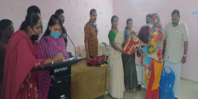 ഭിന്നശേഷിക്കാരായ കുട്ടികൾക്ക് പഠനോപകരണങ്ങള് വിതരണം ചെയ്തു ഭിന്നശേഷിക്കാരായ കുട്ടികൾക്ക് പഠനോപകരണങ്ങള് വിതരണം ചെയ്തു