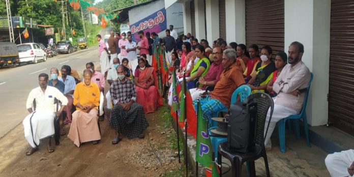 ജനകീയ വിചാരണ സംഘടിപ്പിച്ചു ജനകീയ വിചാരണ സംഘടിപ്പിച്ചു