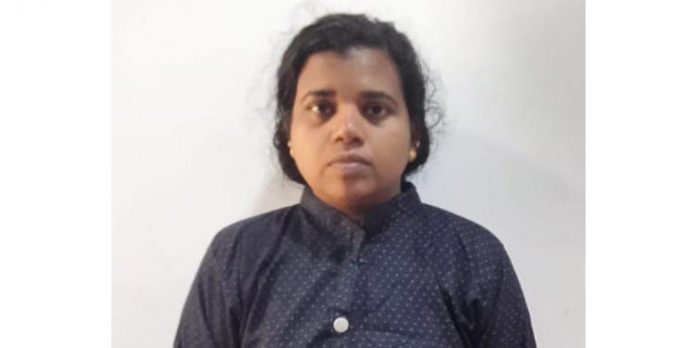 മധ്യവയസ്കനെ കമ്പിവടികൊണ്ട് തലയ്ക്കടിച്ചുകൊന്ന വീട്ടമ്മയെ റിമാൻഡ് ചെയ്തു മധ്യവയസ്കനെ കമ്പിവടികൊണ്ട് തലയ്ക്കടിച്ചുകൊന്ന വീട്ടമ്മയെ റിമാൻഡ് ചെയ്തു
