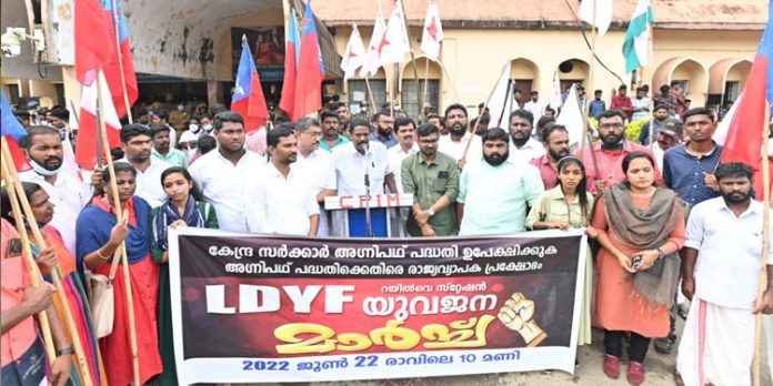 യുവജന മാർച്ച് സംഘടിപ്പിച്ചു യുവജന മാർച്ച് സംഘടിപ്പിച്ചു