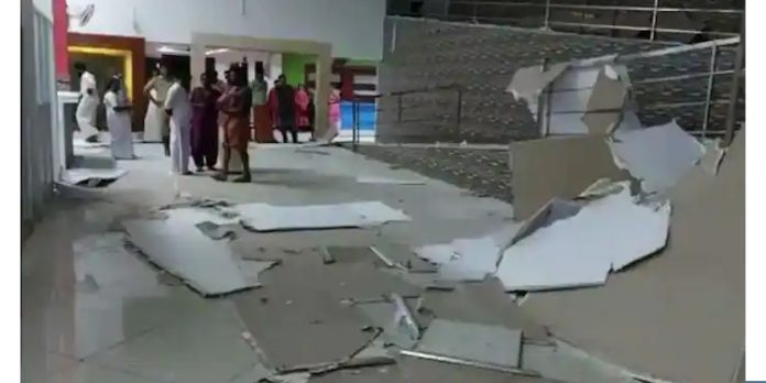 ആയുര്വേദ ആശുപത്രിയുടെ സീലിങ് തകര്ന്ന സംഭവം : നിര്മ്മാണത്തിലെ പിഴവെന്ന് പ്രാഥമിക കണ്ടെത്തൽ ആയുര്വേദ ആശുപത്രിയുടെ സീലിങ് തകര്ന്ന സംഭവം : നിര്മ്മാണത്തിലെ പിഴവെന്ന് പ്രാഥമിക കണ്ടെത്തൽ