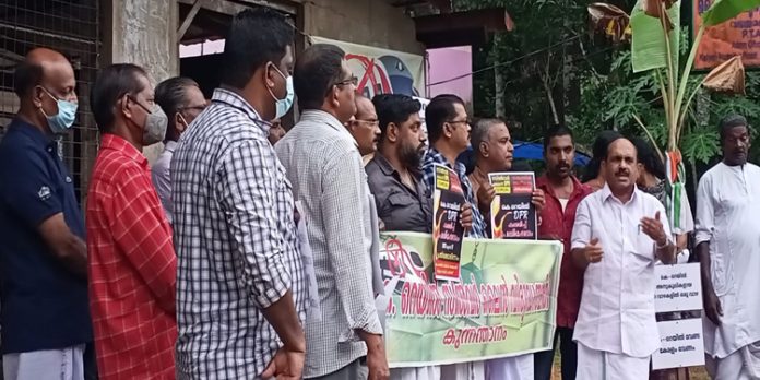 സിൽവർ ലൈൻ ; കല്ലിടൽ തടഞ്ഞവരുടെ കേസുകൾ പിൻവലിക്കുകയാണ് ആദ്യം ചെയ്യേണ്ടത് – പുതുശ്ശേരി സിൽവർ ലൈൻ ; കല്ലിടൽ തടഞ്ഞവരുടെ കേസുകൾ പിൻവലിക്കുകയാണ് ആദ്യം ചെയ്യേണ്ടത് – പുതുശ്ശേരി