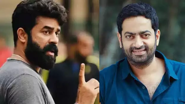 വിജയ് ബാബു കേസ് ; സൈജു കുറുപ്പിനെ കൊച്ചി പോലീസ് ചോദ്യം ചെയ്തു വിജയ് ബാബു കേസ് ; സൈജു കുറുപ്പിനെ കൊച്ചി പോലീസ് ചോദ്യം ചെയ്തു