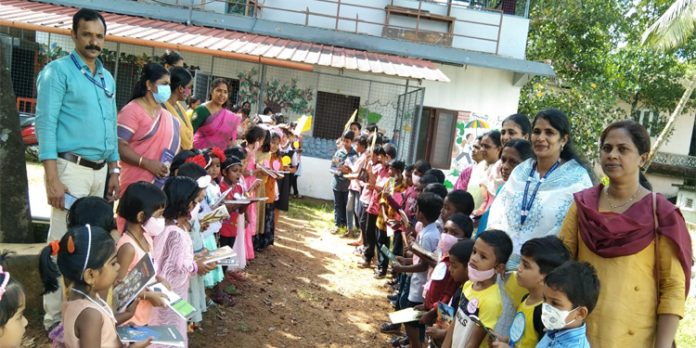 പുസ്തക താലപ്പൊലിയുമായി പഴവങ്ങാടി ഗവൺമെൻറ് യു. പി സ്കൂൾ പുസ്തക താലപ്പൊലിയുമായി പഴവങ്ങാടി ഗവൺമെൻറ് യു. പി സ്കൂൾ