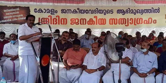 കോമളത്ത് താൽക്കാലിക പാലം ; ആദ്യഘട്ട സത്യാഗ്രഹം സമാപിച്ചു കോമളത്ത് താൽക്കാലിക പാലം ; ആദ്യഘട്ട സത്യാഗ്രഹം സമാപിച്ചു