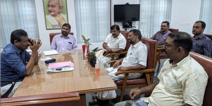 സ്വകാര്യ ബസ്റ്റാന്റിലെ ട്രാഫിക് ക്രമീകരണങ്ങൾ ; നഗരസഭ ചെയർമാന് നിവേദനം നൽകി സ്വകാര്യ ബസ്റ്റാന്റിലെ ട്രാഫിക് ക്രമീകരണങ്ങൾ ; നഗരസഭ ചെയർമാന് നിവേദനം നൽകി